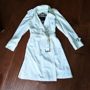 Burberry trench coat size 8 off-white/cream